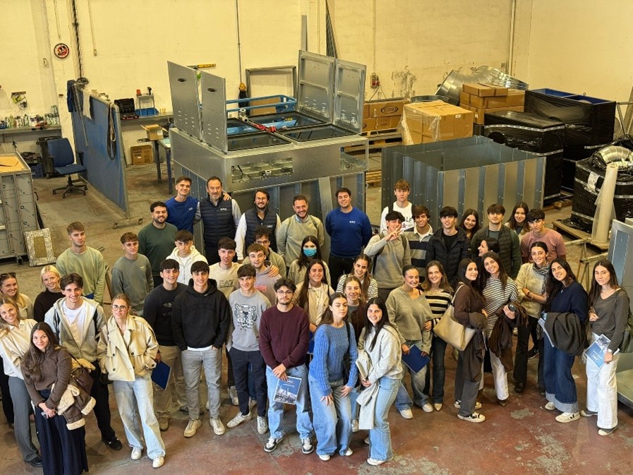 La Cátedra de Transformación del Modelo Económico GVA-UPV acerca la digitalización y la resiliencia empresarial al alumnado mediante un programa de trabajo de campo y visitas a empresas valencianas
